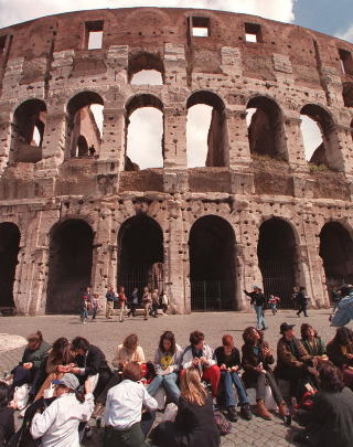 OPPSKRYTT? Jones mener romerne har f�tt ufortjent mye skryt. Foto: EPA/ANSA/CLAUDIO ONORATI/SCANPIX