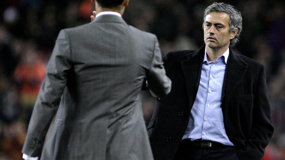M�TTE SIN OVERMANN: Jose Mourinho m�tte gratulere Josep Guardiola med en fortjent seier p� Camp Nou. Foto: Josep Lago, AFP/Scanpix
