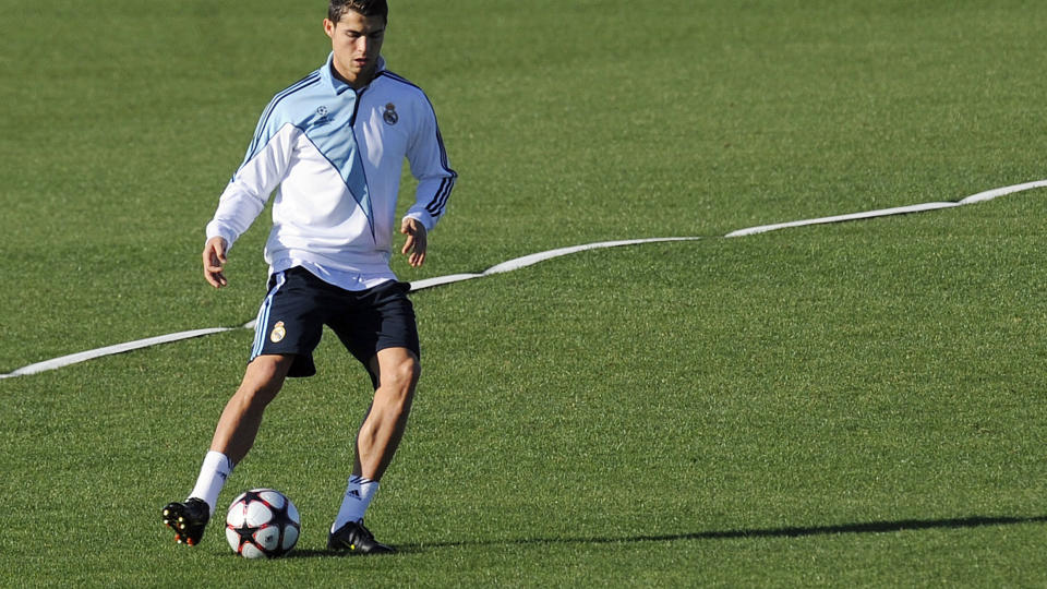 KLAR FOR COMEBACK: Real Madrid har Cristiano Ronaldo tilbake i troppen etter skade. Han kan spille en rolle n�r Real fors�ker � sikre avansement fra gruppa med seier mot FC Z�rich hjemme p� Santiago Bernabeu i kveld.Foto: Pierre-Philippe Marcou, AFP/Scanpix