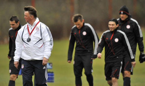 RYKER I KVELD? Bayern M�nchen og trener Louis van Gaal m� b�de vinne selv og f� hjelp av allerede kvalifiserte Bordeaux om de ikke skal v�re ute av Champions League. Foto: Oliver Lang, AFP/Scanpix