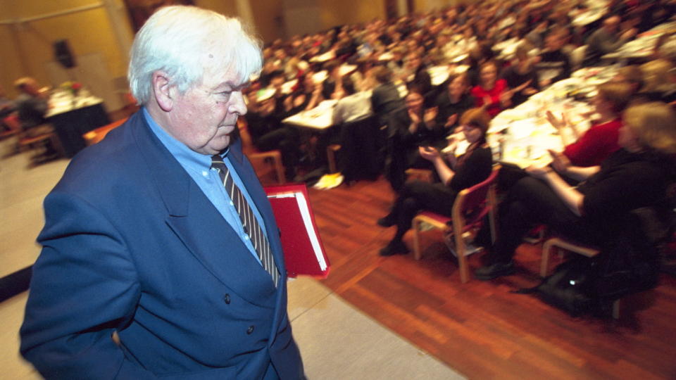 TIL FORSVAR: Arbeiderparti-veteranen Torbj�rn Berntsen mener Jens Stoltenberg f�r ufortjent mye kritikk i biodieselsaken. Den tidligere milj�vernministeren mener milj�bevegelsen overdriver. FOTO: Truls Brekke/Dagbladet