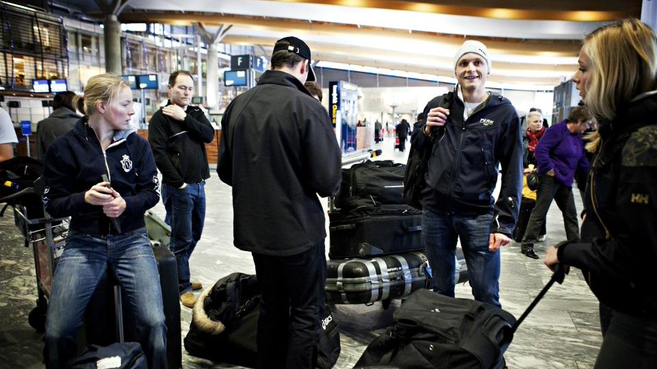 NYE KOSTER: Peter Mueller er ikke lenger sjefen til H�vard B�kko og Maren Haugli. N�r sk�ytelandslaget i dag setter kursen mot Calgary er det med Jarle Pedersen og Johann Olav Koss i f�rersetet.
Foto Nina Hansen  / Dagbladet