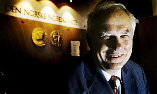 PROTESTERER: Direkt�r ved Det Norske Nobelinstitutt og sekret�r for Nobelkomiteen Geir Lundestad, protesterer p� behandlingen av Ebadi. 
Foto: Frank Karlsen / Dagbladet