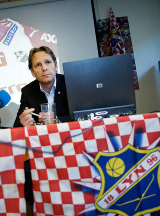 IKKE GITT OPP: Direkt�r i Lyn, Erik Langerud fortsetter arbeidet med � redde klubben fra konkurs. Foto: Jon-Michael Josefsen / Scanpix