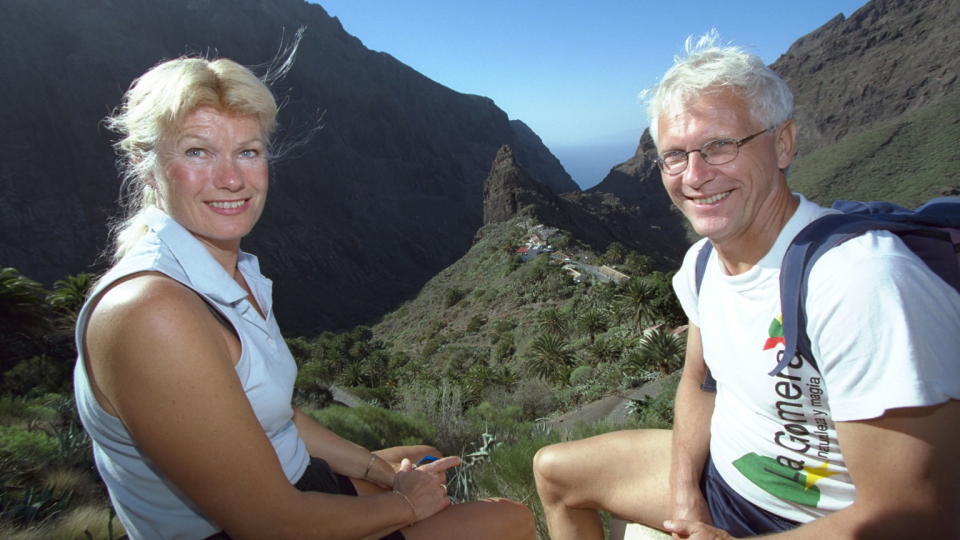 TENERIFE:  Anita og Birger L�vland vil ha nordmenn til � g� i fjellet i Syden.  Her er de p� vei opp Mascadalen p� Tenerife. Alle foto: Geir B�lstad                           
   

Foto B�LSTAD/GEIR Dagbladet
