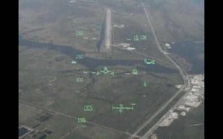  Under deler av innflyvningen er vinkelen sju ganger brattere enn hos passasjefly. Foto: NASA TV