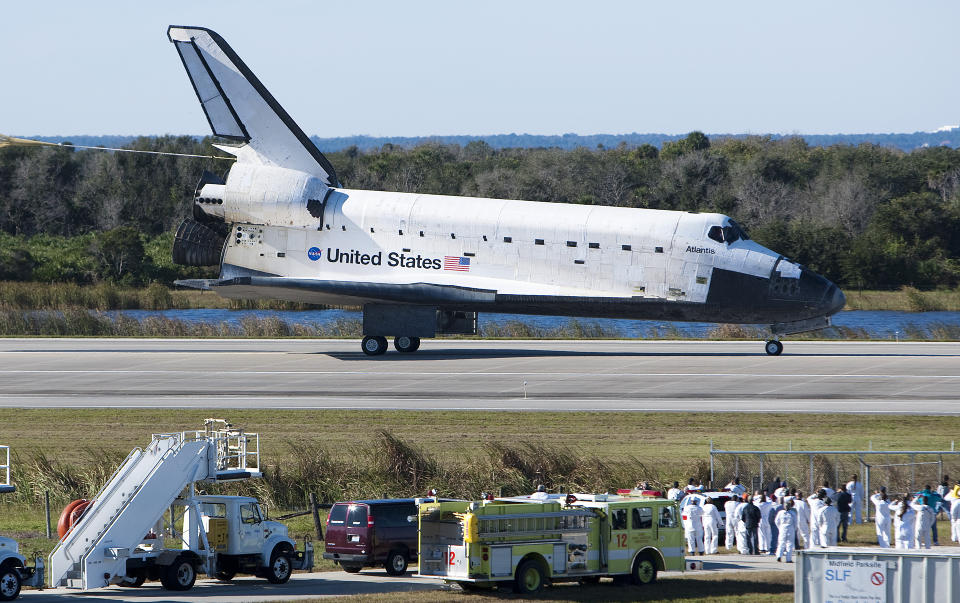 VELLYKKET: Romferja Atlantis landet p� Kennedy Space Center i Florida etter et 11 dager langt oppdrag til ISS, hvor de leverte reservedeler og sommerfugler. Foto: Scanpix