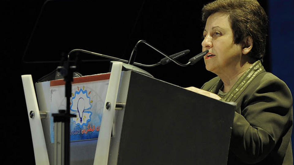  AKTIV II: : Shirin Ebadi p� Tenkernes festival i Abu Dhabi i De forente arabiske emirater 2. november. Foto: AFP/SCANPIX.