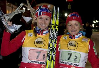 VKARRIEREBESTE: Celine Brun-Lie (t.v.) og Maiken Caspersen Falla gikk videre til semifinale i sprinten i D�sseldorf. Brun-Lie m� imidlertid se lagvenninnen g� finale aleine. Falla ble til slutt nummer seks i sin f�rste finale i klassisk sprint.Foto: SCANPIX/REUTERS/Wolfgang Rattay