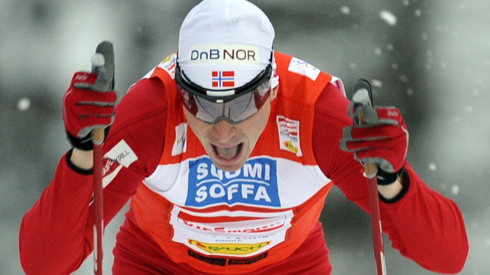 SUVEREN I STAKING: Verdensmester Ola Vigen Hattestad har slitt med sykdom i sesonginnledningen, men vant som han ville Kuusamo.Foto: SCANPIX/AFP PHOTO/OLIVIER MORIN