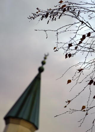 I GENEVE: Minareten i en moske i Geneve. Dette er en av de fire n�v�rende minaretene, som f�r bli st�ende. Foto:  FABRICE COFFRINI/AFP