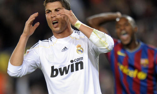 MISSET: Cristiano Ronaldo spilte sin f�rste kamp fra start etter skadeoppholdet. Kanskje det gjorde ham litt for ivrig da han fikk f�rste omgangs aller st�rste sjanse. Foto: Lluis Gene, AFP/Scanpix