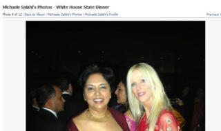 P� FESTEN: Michaele Salahi sammen med Indra Nooyi, sjef i PepsiCo. Foto: AP/Facebook/Scanpix