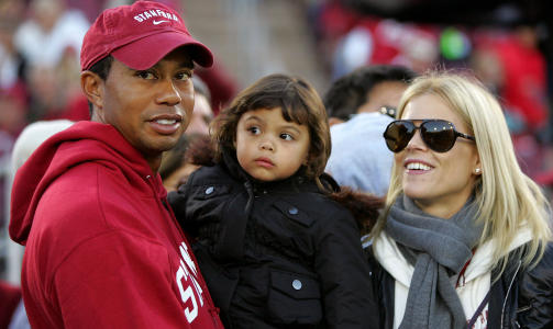 MER TR�BBEL FOR TIGER: Her med datteren Sam og den svenske modellkona Elin Nordegren. Foto: SCANPIX/Ezra Shaw/Getty Images/AFP