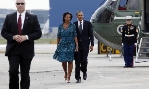 SKAL V�RE SIKKER: Sikkerhetsopplegget rundt Barack Obama tillater ikke at noen tar bilder fra bygninger rundt presidenten. Helst skal man ikke bevege seg i n�rheten av vinduer i det hele tatt. Foto: SCANPIX/AP Photo/Charles Dharapak