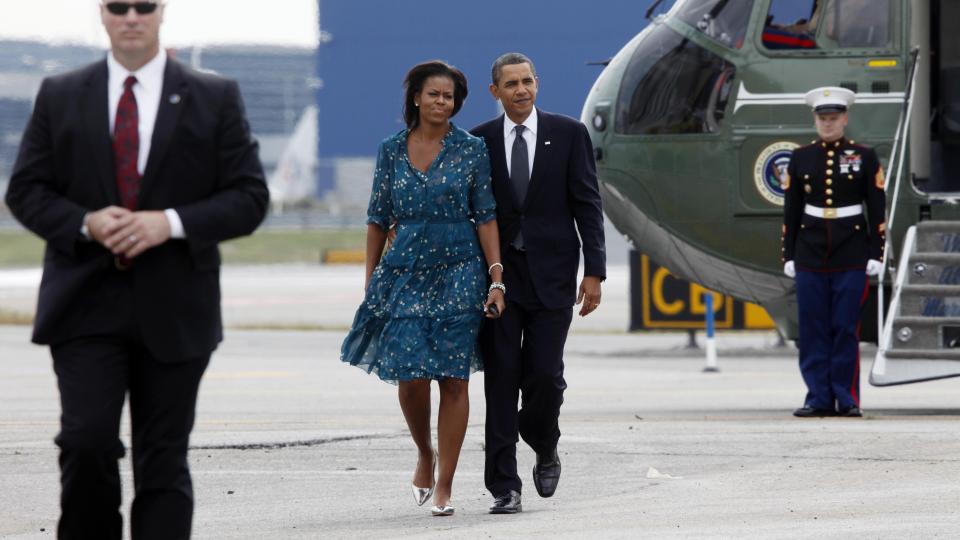 H�YRISIKO: Secret Service vil f�lge president Barack Obama og kona Michelle tett n�r paret lander i Oslo i forkant av fredspristildelingen. Sikkerhetstiltakene vil bli de h�yeste noensinne p� norsk jord, med god grunn. Obama er verdens mektigste og mest terrorutsatte person. Foto: AP