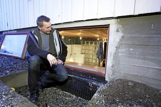 TO CENTIMETER: Himlingen p� badet i kjelleren er to centimeter for h�yt. Dermed blir kjelleren regnet som egen etasje. Foto: Vidar Dons Lindrupsen