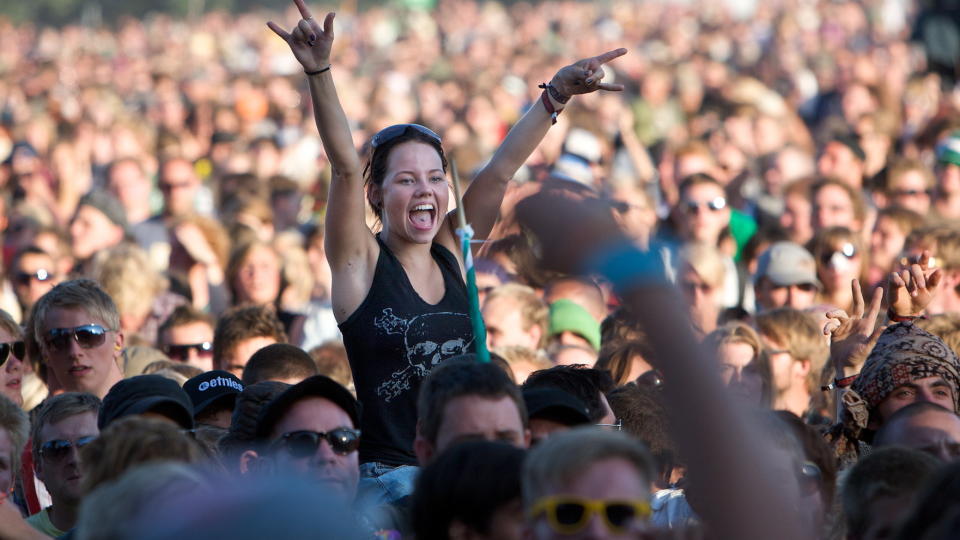 HVOR SKAL DU? Ledelsen i Roskilde Festival mener du kan spare over tusen kroner p� � velge dem i stedet for Hovefestivalen neste sommer: Foto: Eirik Helland Urke