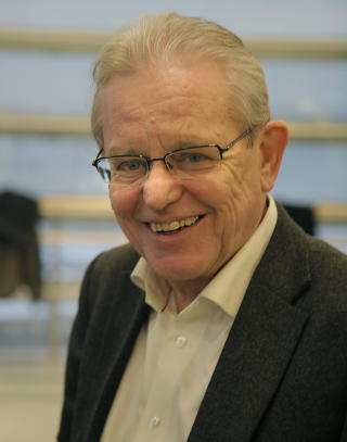 - UHELDIG: Konstituert sjefredakt�r i Dagsavisen, Arne Strand, sier avisa ikke mener � sette likhetstegn mellom Sveits og nazisme. Foto: Jaques Hvistendahl 

Foto: Jacques Hvistendahl/Dagbladet