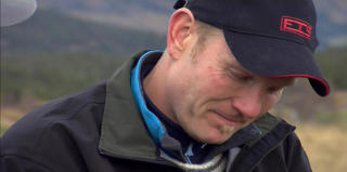 GR�T: Jan-Erik Kj�r da han m�tte fortelle beilerne at han ikke hadde de rette f�lelsene for noen av dem. Foto: TV 2