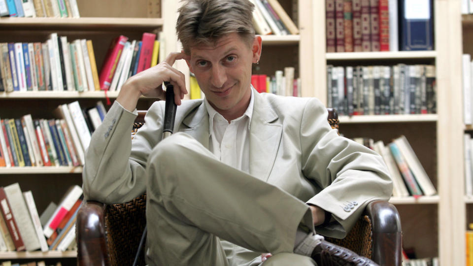 P� MANGE M�TER GENIAL: Men skildringene av sexaktige handlinger i �De velvillige� er ogs� ufrivillig komiske, mener britiske Literary Review, som n� har fransk-amerikaneren en pris. 
FOTO: SCANPIX/AFP