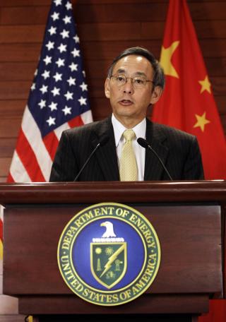  KOMMER TIL NORGE: USAs energiminister, Stephen Chu, blir med i f�lget til Obama. Her fra en tale i Kina. Foto: SCANPIX.