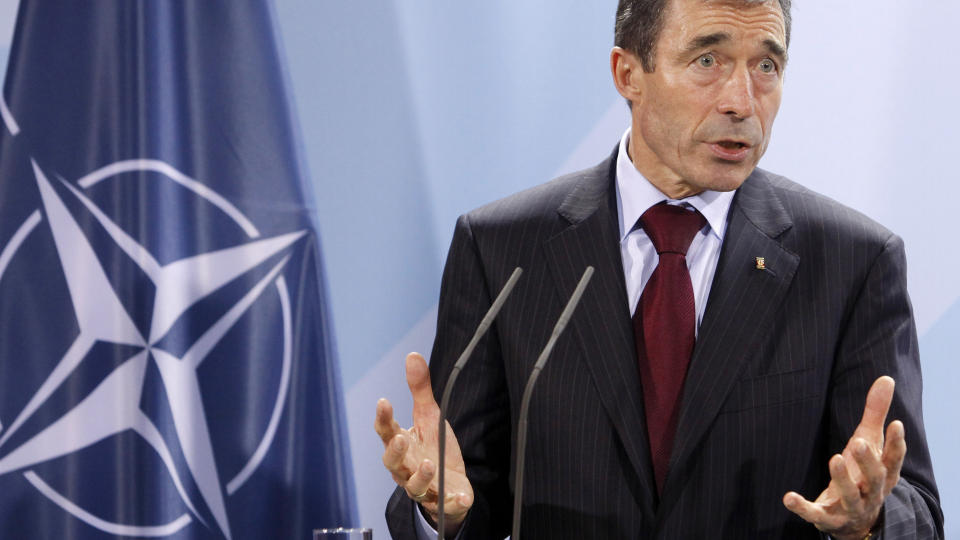 F�LGER OPP: Anders Fogh Rasmussen. Foto: AP Photo/Franka Bruns/Scanpix