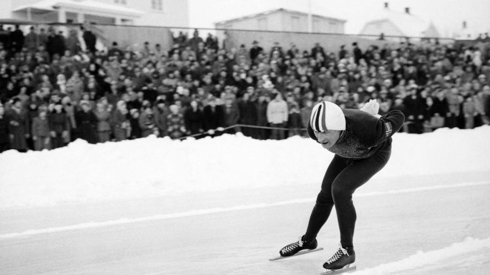 GAMLE DAGER: Her g�r Hjallis inn til tredjeplass i NM p� Hamar i 1956. Foto: NTB/Scanpix