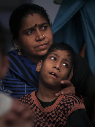 MENTALE FORSTYRRELSER: Denne gutten er blant mange som har f�tt fysiske og mentale forstyrrelser i omr�det n�r ulykkesfabrikken i Bhopal. Foto: AP Photo/Altaf Qadri