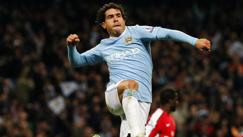 ETTERLENGTET SCORING: Carlos Tevez hadde ikke scoret ligacupkampen mot Scunthorpe 14. oktober. I kveld sto han for ett av Citys tre perlem�l mot Arsenal. Foto: REUTERS/Phil Noble