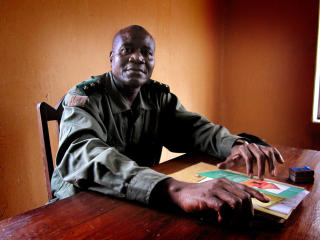 KAN FLYTTES: Kaptein Camille Ilonga Dha Mwanzo forteller det finnes mange eksempler p� at h�yesteretten har flyttet ut av Kinsasha for � gjennomf�re ankesak. Foto: �istein Norum Monsen