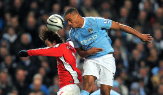 DE ERFARNE SVIKTET: Tomas Rosicky var en av de erfarne spillerne som sviktet mot City, mener Fredheim. Han trekker ogs� fram Alex Song og Mikael Silvestre som svake i g�r. Foto: AFP/ANDREW YATES