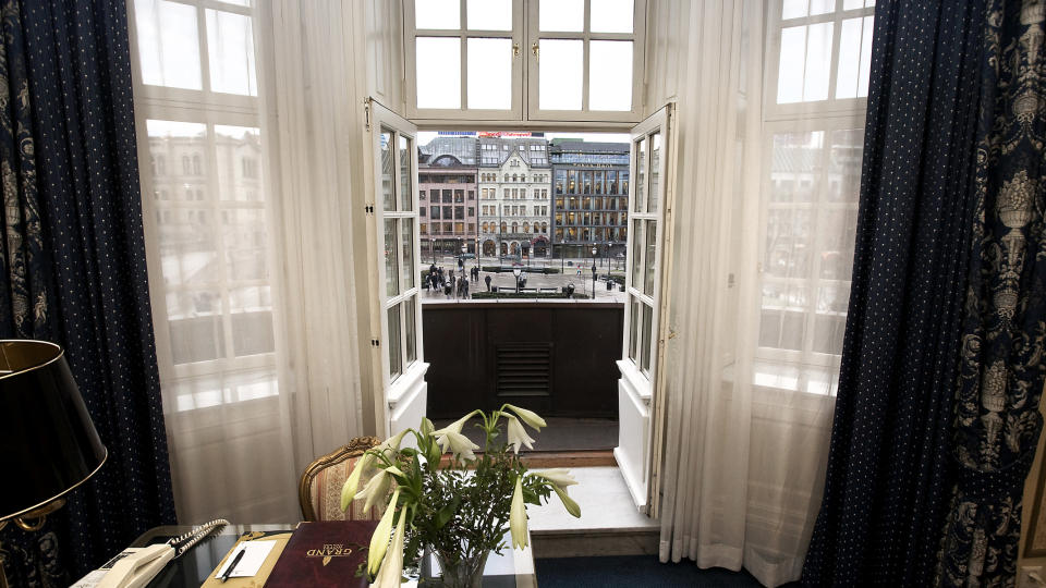 Ut p� balkongen: Med denne utsikten skal Barack Obama motta hyllesten fra mange tusen oppm�tte. Foto: Henning Lilleg�rd