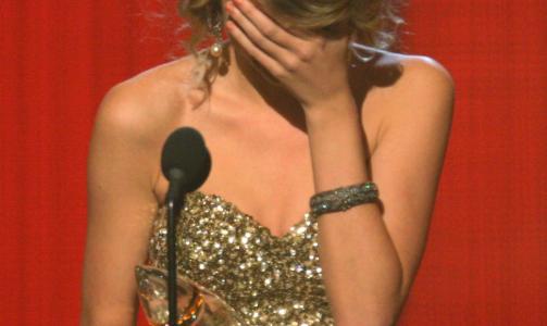 T�RENE RANT OG RANT:  Da Taylor gjorde rent bord under Country Music Awards. Foto: STELLA PICTURES
