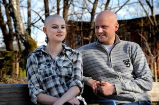  MYE � PRATE OM:   Regine og en annen landskjent kreftpasient, Bengt Eidem, ble kjent p� St. Olavs Hospital i Trondheim i v�r. Foto:  �ISTEIN NORUM MONSEN.