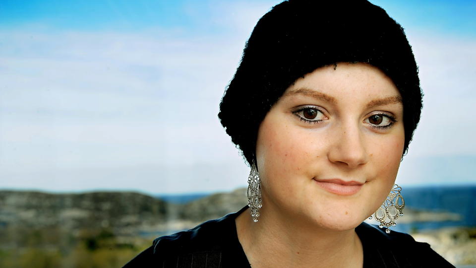 TAPTE KAMPEN:  Kreftsyke Regine Stokke (18) d�de hjemme i Kristiansund i dag. Foto: �ISTEIN NORUM MONSEN.