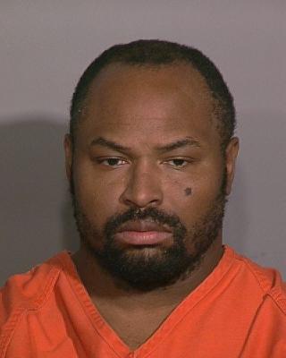 FRYKTET FENGSELSOPPHOLD: Maurice Simmons (37) slapp ut fra varetekt for en dr�y uke siden. Han har tidligere v�rt d�mt for b�de grove ran og vold mot offentlige tjenestemenn. Foto: AP PHOTO/SCANPIX