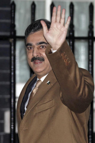 IKKE I PAKISTAN: Statsminister Yousaf Raza Gilani nekter for at Osama bin Laden befinner i Pakistan. Foto: REUTERS / Andrew Winning / SCANPIX