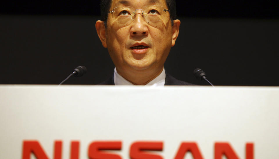 NISSAN-SJEF: Sjefen for det japanske bilmerket Nissan, Toshiyuki Shiga, m� rydde opp etter at 345 000 Nissan-biler er blitt laget med d�rlige bremser og feil p� bensinm�lerne. Her p� en pressekonferanse om den nye luksusmodellen Fuga. Foto: AP/Junji Kurokawa