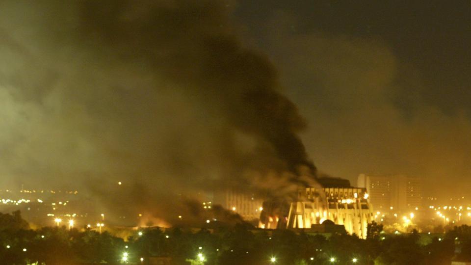HVA BLIR NESTE KRIG?: Hva vil forme 10-tallet. Hva vil rase sammen, og hva vil best�? Og hva skal vi sl�ss om denne gangen? Her fra bombingen av Bagdad i 2003. Foto: SCANPIX