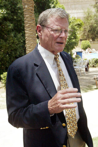 JOBBER MOT: Senator James Inhofe fra Oklahoma tror ikke p� menneskeskapt, global oppvarming. Foto: AP/ SCANPIX.