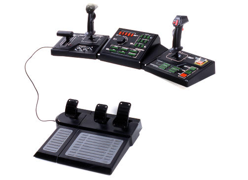 OVERKONTROLL: En av verstingene blant plasskrevende utstyr er denne jumbojoysticken til Xbox-spillet �Steel Batallion�. Den ble ikke brukt igjen til andre spillserier.