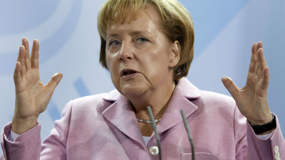 SVIKTER PARTIET: Flere av toppene i Angela Merkels CDU er sv�rt lite forn�yde med hennes m�te � styre og representere partiet p�. Noe de ga inntrykk for i en krass aviskommentar i helgen.  Arkivfoto: AP PHOTO/SCANPIX