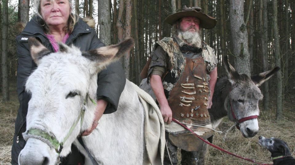 NORSK PAR: Marianne og Werner Lovlie bruker esler p� sin ferd rundt i verden. Foto: AP