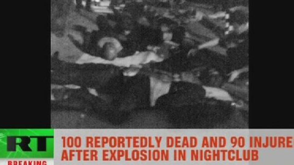  D�DE LIGGER STR�DD:  De f�rste bildene fra nyhetsbyr�et Russia Today med d�de mennesker utenfor nattklubben i Perm ble i natt spredd via Twitter. Faksimile: RUSSIA TODAY/TWITTERPIC.