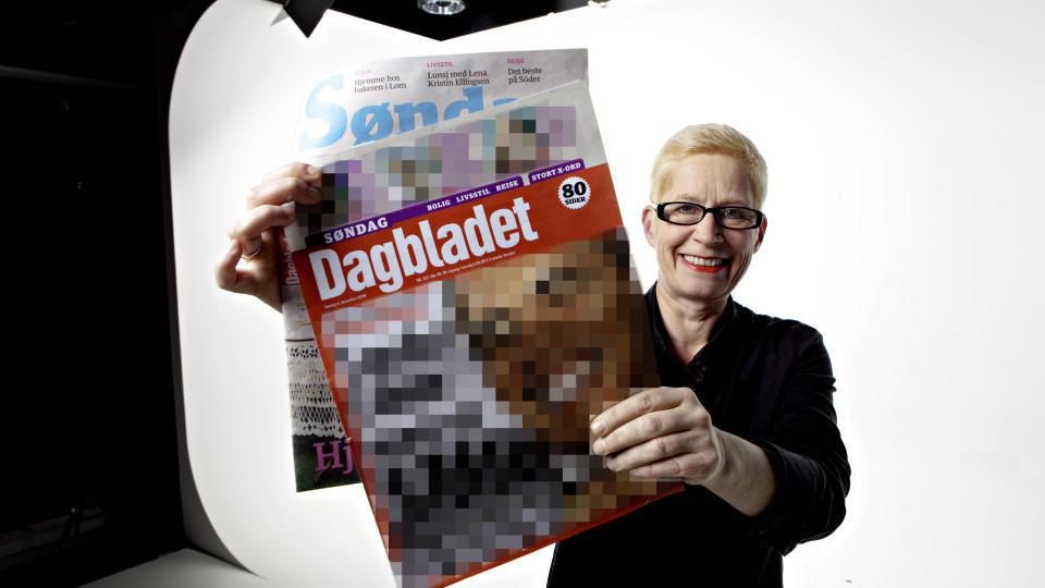 STOLT: Men er det med rette? Sjefredakt�r Anne Aasheim viser fram den nye s�ndagsavisa, og svarer klokka 18 p� det du lurer p�. Hva forsideoppslaget virkelig ble ser du nedenfor - og i aviskiosken, da. Foto: Lars Eivind Bones / Dagbladet