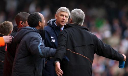 D�RLIG TAPER: Wenger erkjenner at han ikke takler det � tape spesielt bra, men understreker at han har takket for kampen i 497 av 500 tilfeller. Etter denne kampen gjorde han det ikke med dav�rende West Ham-manager Alan Pardew. Foto: EPA/BEN STANSALL