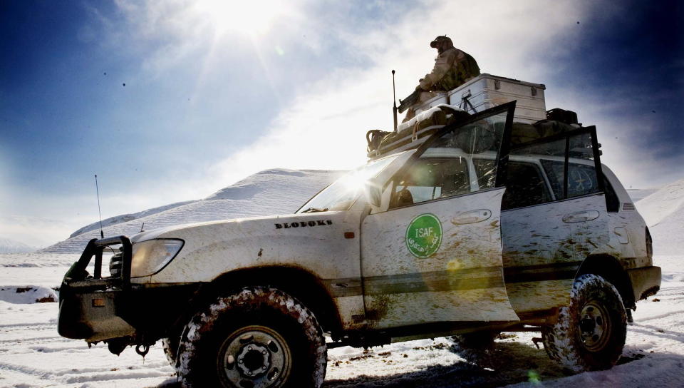 MER ST�TTE?: Norske ISAF soldater p� vei fra Maimana til Gurzivan for � �pne ny politistasjon i 2007. USA h�per n� p� mer norsk st�tte i Afghanistan.  Foto Jacques Hvistendahl/Dagbladet.