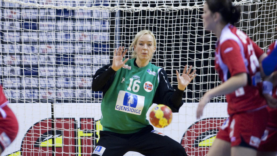 MYE SMERTE: S� lenge Katrine Lunde Haraldsen tar skuddene, merker hun ingen smerte. Foto: Gorm Kallestad/Scanpix