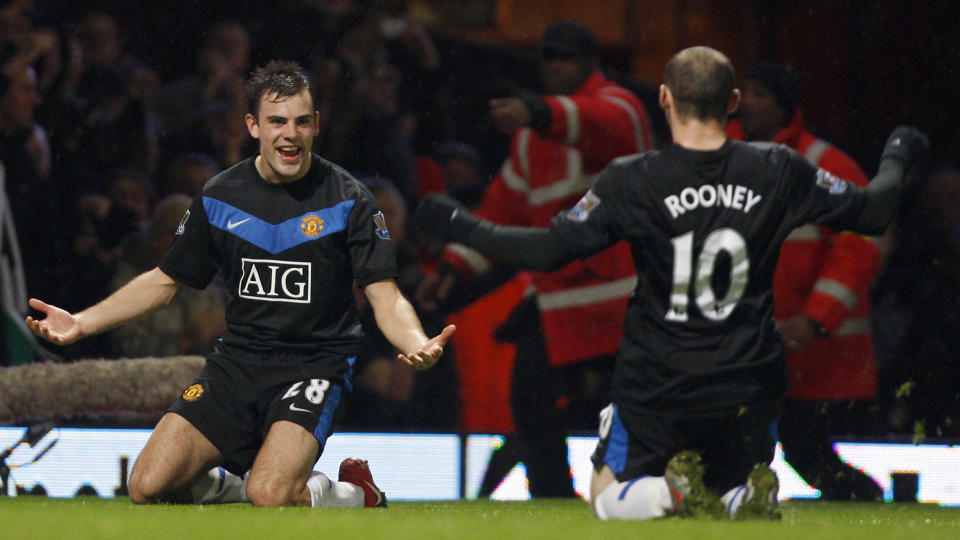 NY KANON: Darron Gibson har hatt en fenomenal uke i United-drakta. Tirsdag prikket han to langskudd i ligacupen mot Tottenham. I dag knuste han et langskudd forbi West Ham-keeper Robert Green. Foto: REUTERS/Andrew Winning